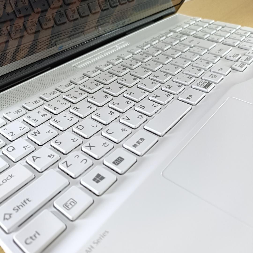【美品】10世代 Corei5 Win11 ノートパソコン SSD 32GB 白