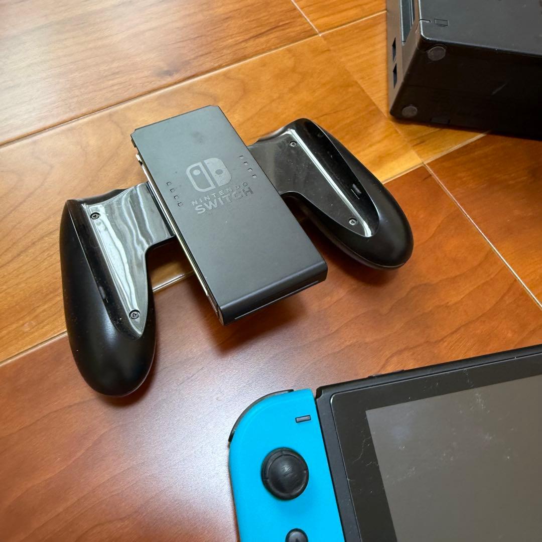 【美品】任天堂 スイッチ 本体 ネオンレッド ブルー 画面傷なし コントローラー