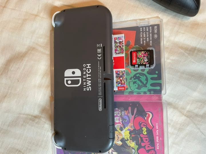 Switch Lite & スプラトゥーン2カセット　& プロコン