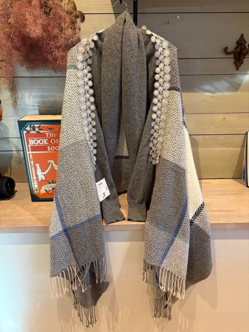 新品　タグ付き　近沢レース　袖付きショール