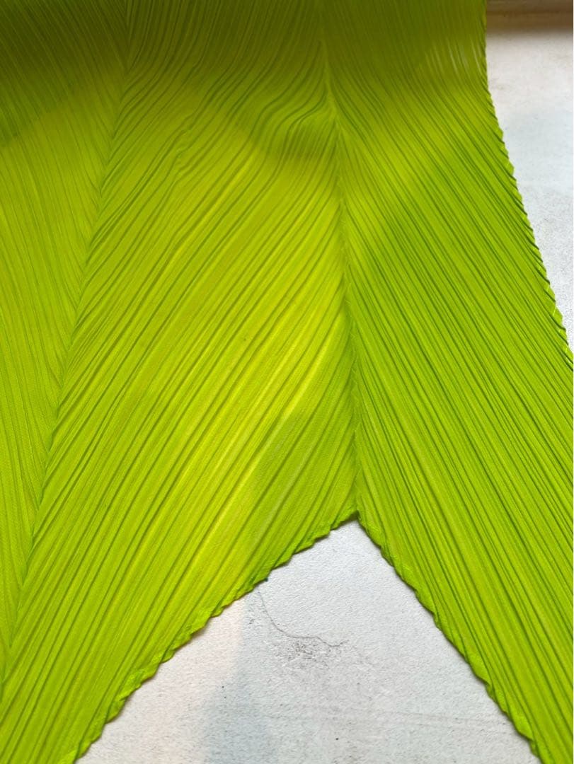 【新品未使用】ISSEY MIYAKE イッセイミヤケ ライムグリーン ストール