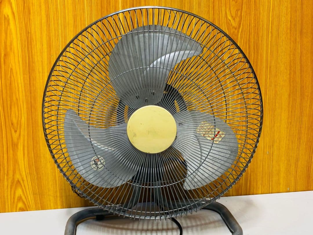 グレーの卓上扇風機 アルミフロア扇 45cm 扇風機