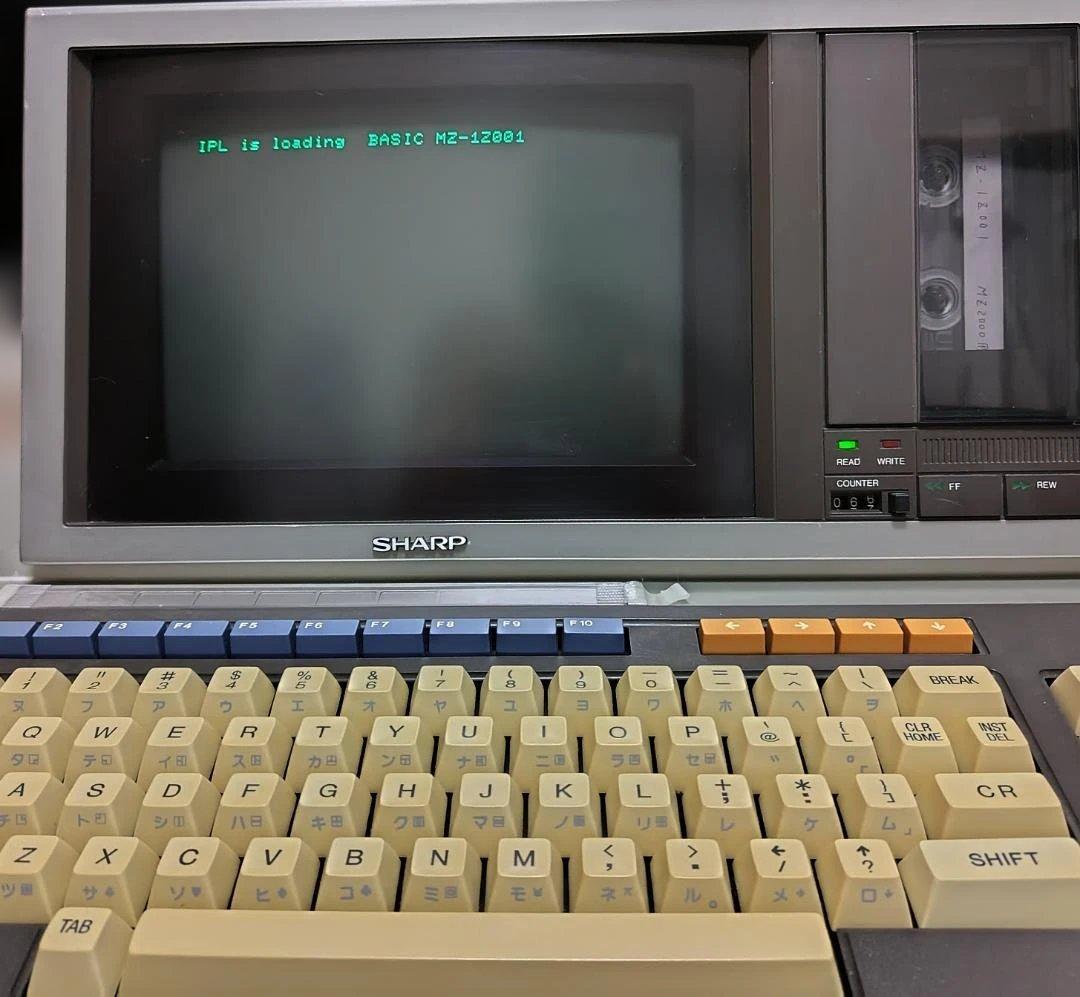 SHARP MZ-2000 本体