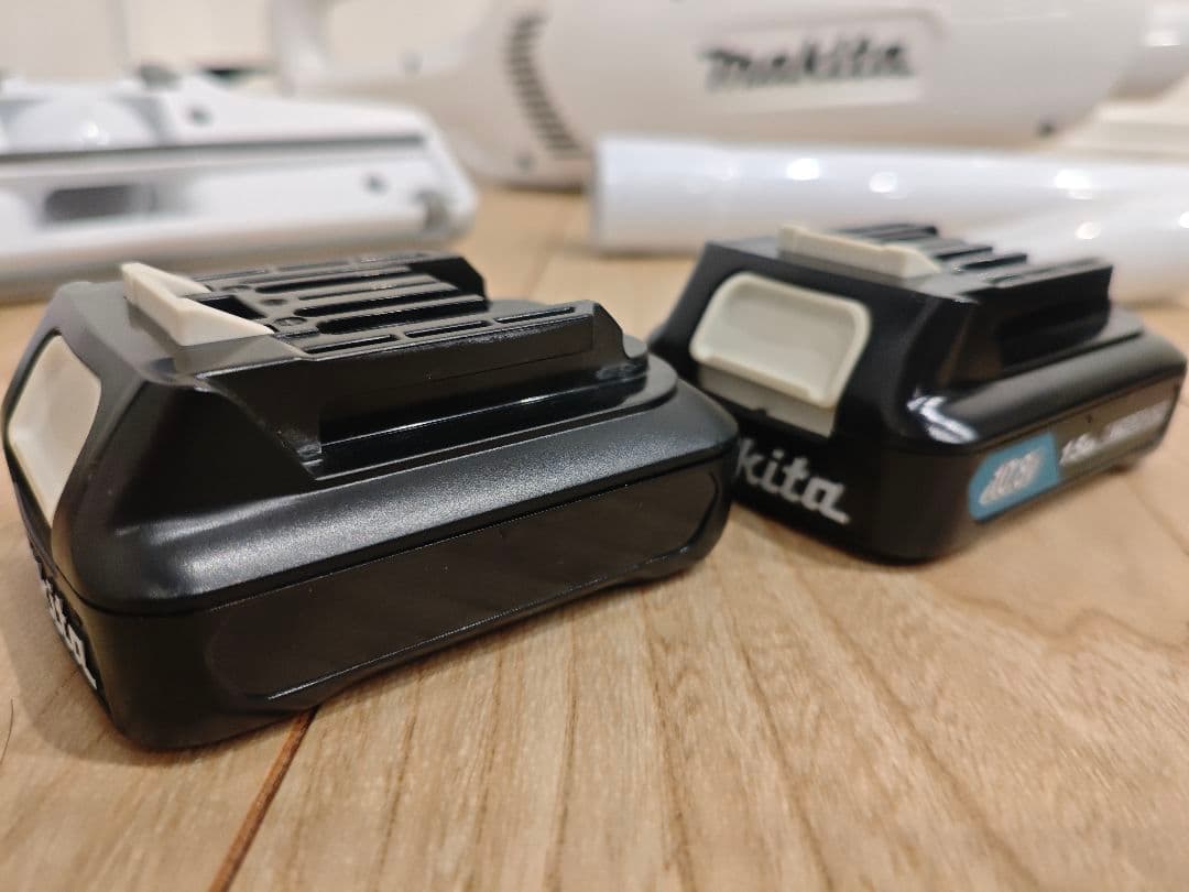 Makita CL107FD 充電式クリーナー