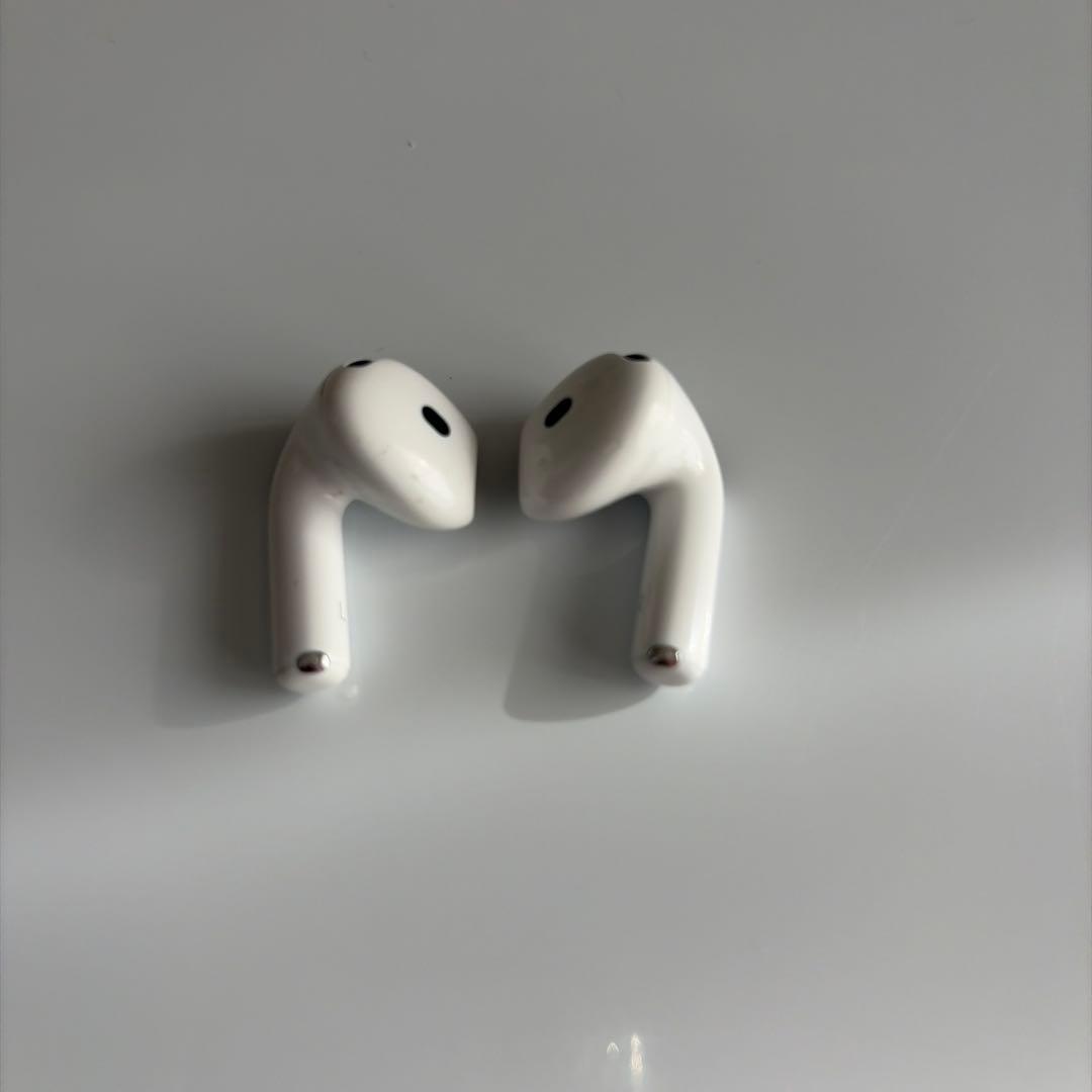Apple AirPods 第4世代 充電ケースとイヤホン