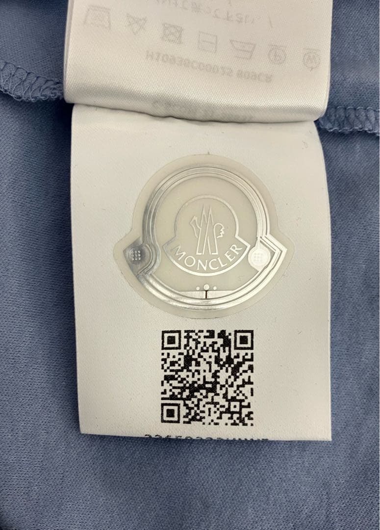 【極美品　正規品認証確認済】MONCLER ロゴTシャツ