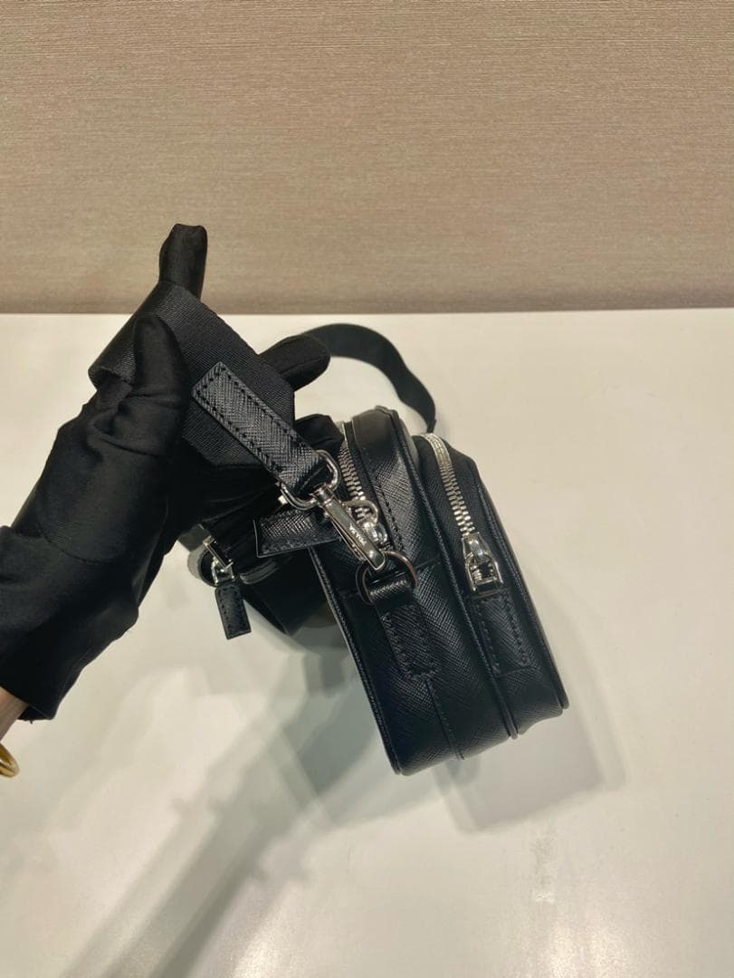 メンズ ブラック レザー ショルダーバッグ