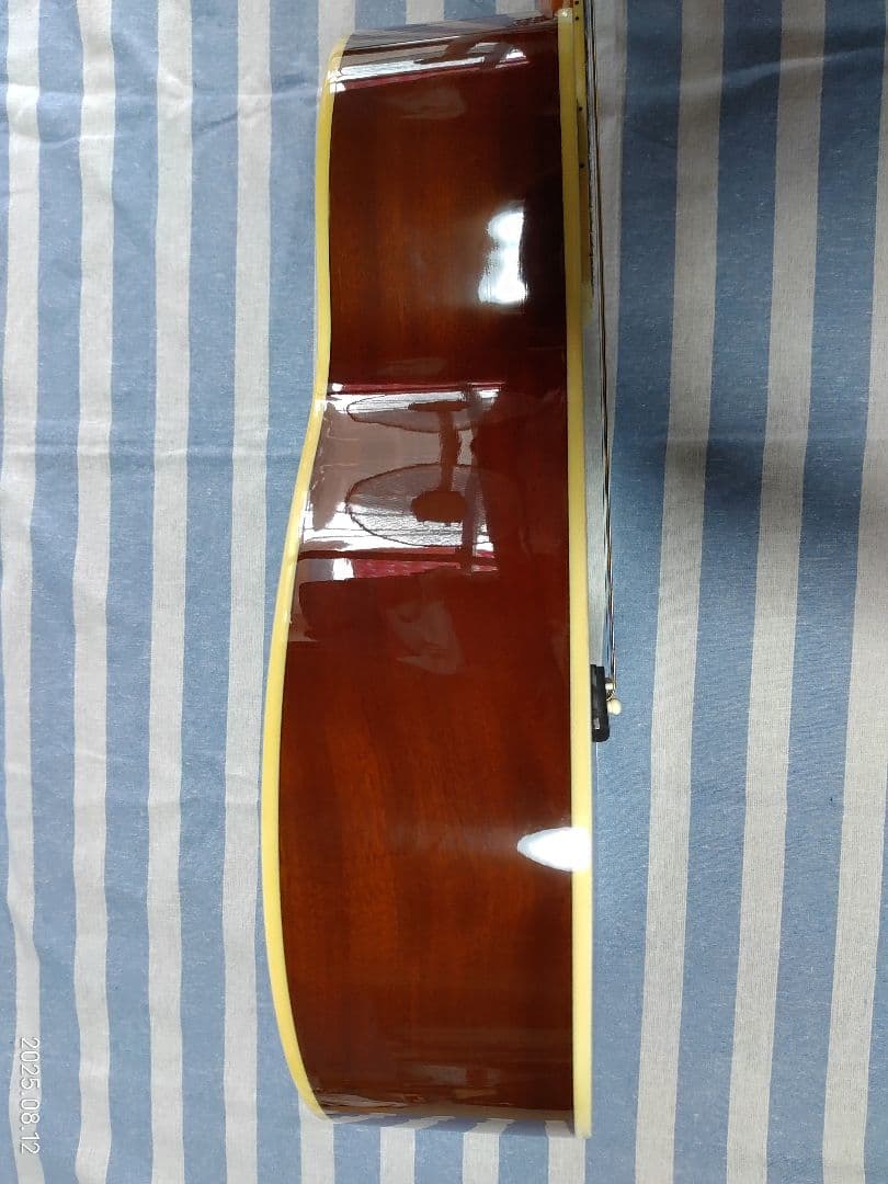 島村楽器のOOOサイズのアコースティックギターLUMBER LF3VS美品です。