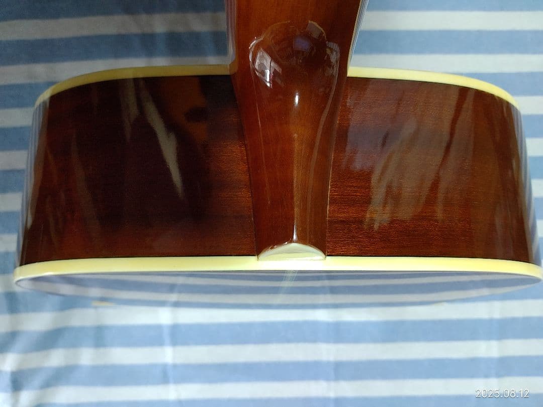 島村楽器のOOOサイズのアコースティックギターLUMBER LF3VS美品です。