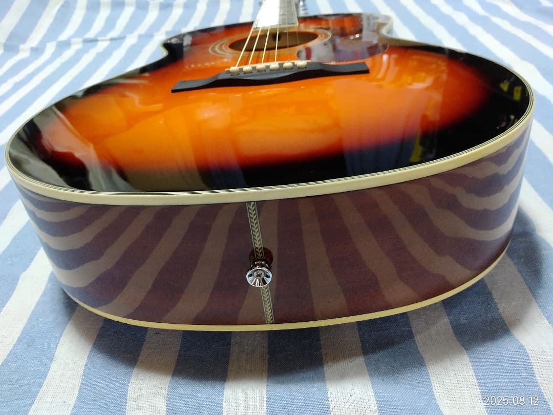 島村楽器のOOOサイズのアコースティックギターLUMBER LF3VS美品です。