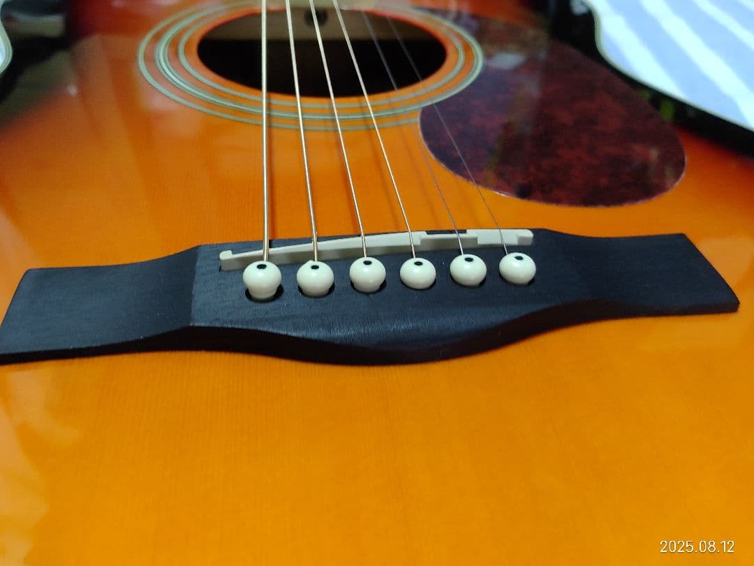 島村楽器のOOOサイズのアコースティックギターLUMBER LF3VS美品です。