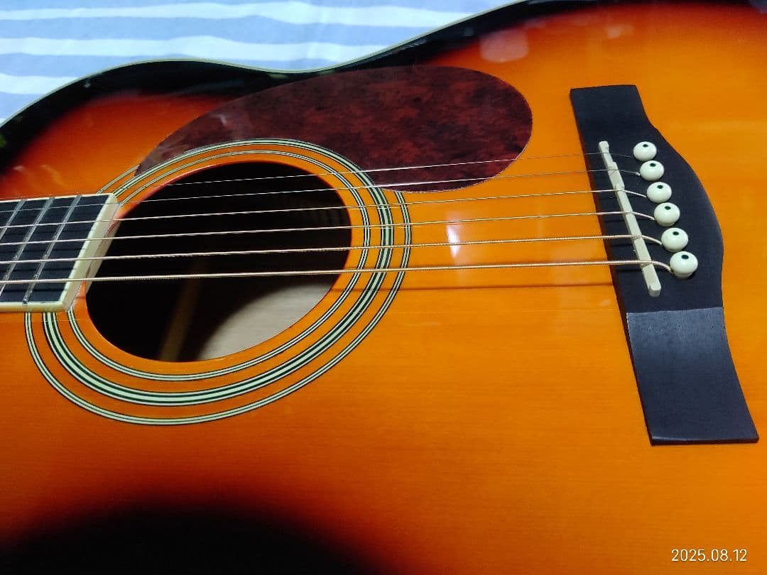 島村楽器のOOOサイズのアコースティックギターLUMBER LF3VS美品です。