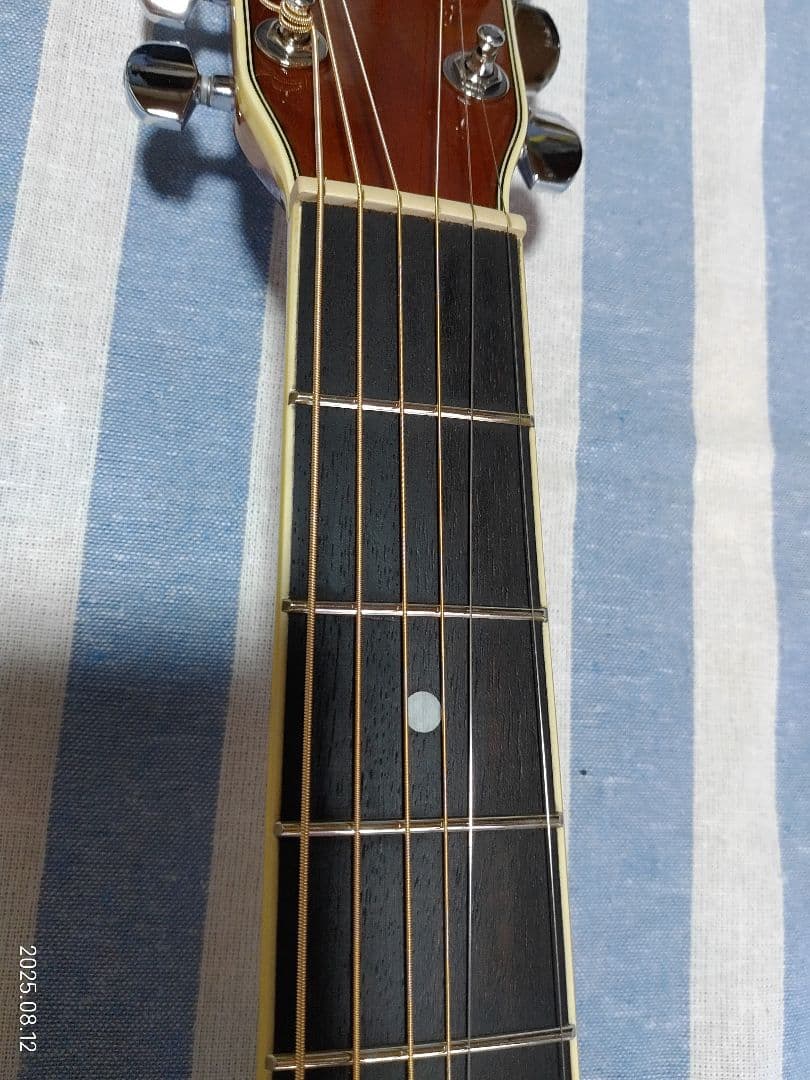 島村楽器のOOOサイズのアコースティックギターLUMBER LF3VS美品です。