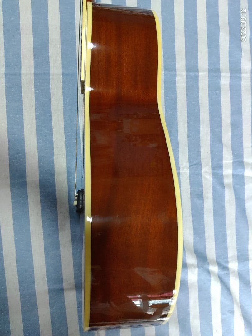 島村楽器のOOOサイズのアコースティックギターLUMBER LF3VS美品です。