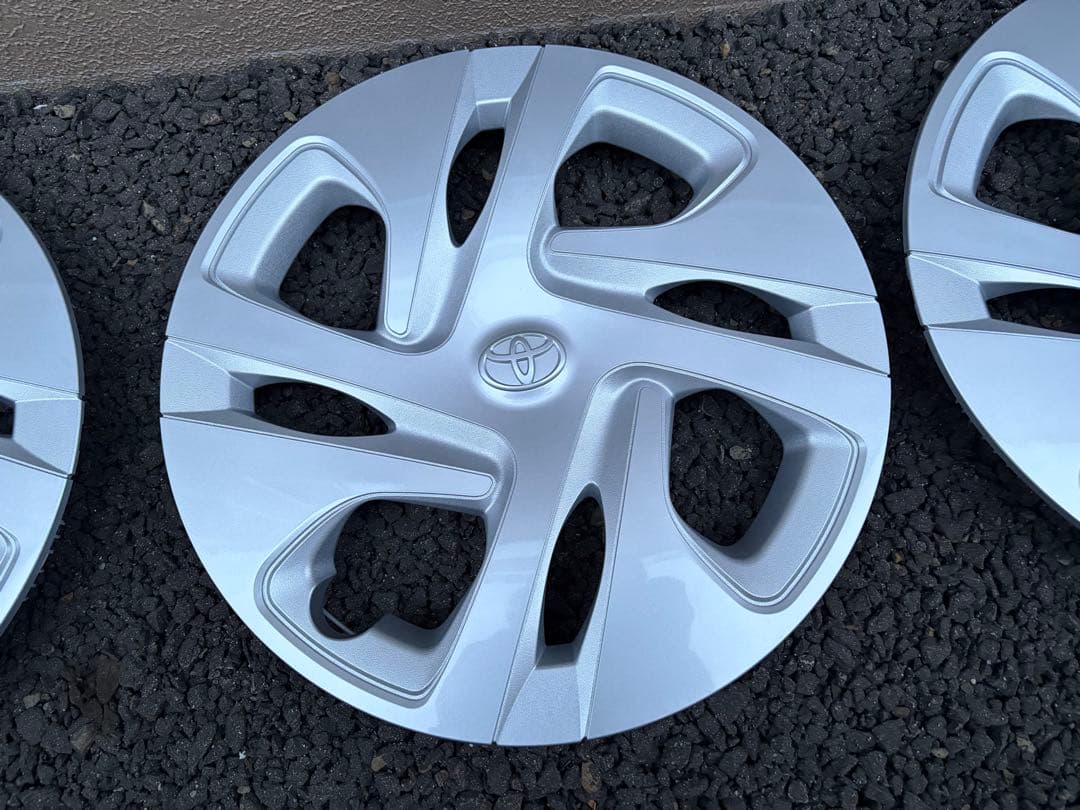 トヨタアクア スチールホイールキャップ【4個】③