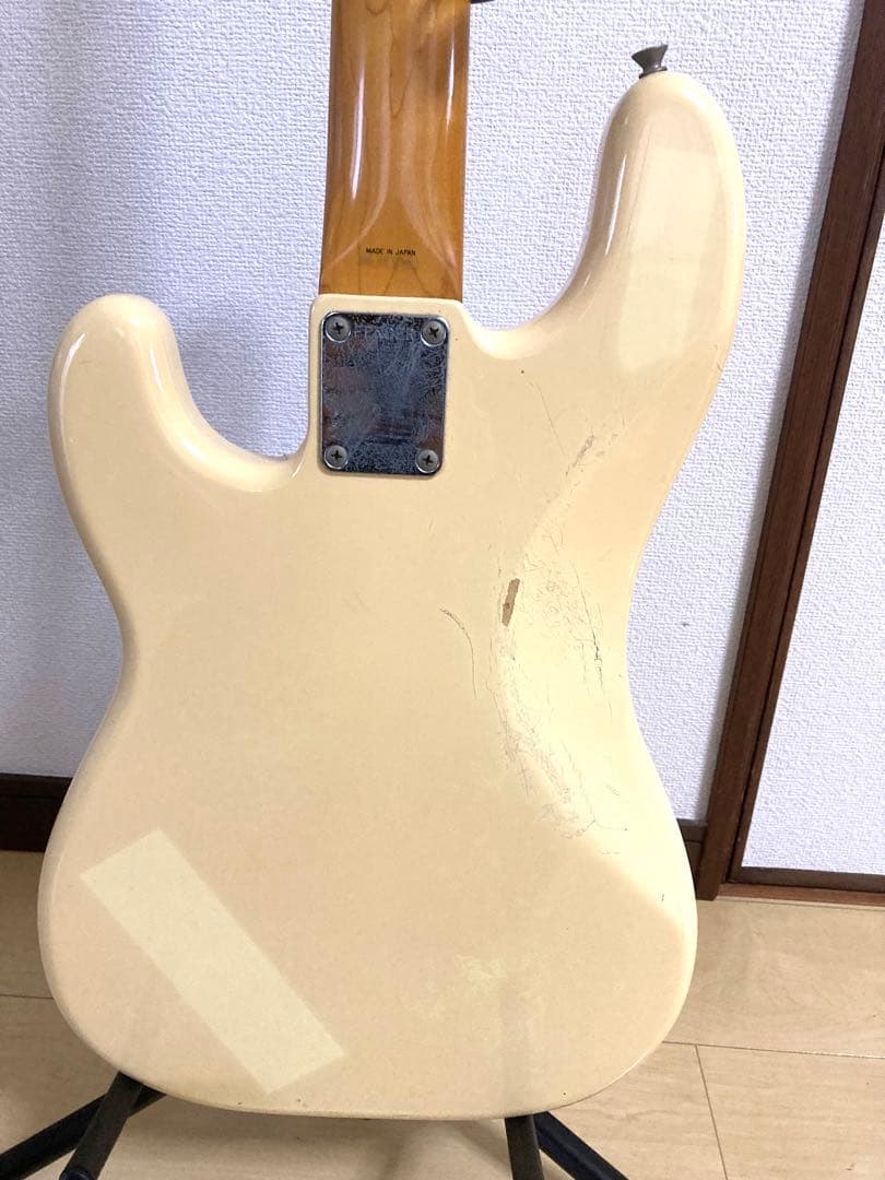 FenderPrecision Bass Eシリアル 1984年-1987年