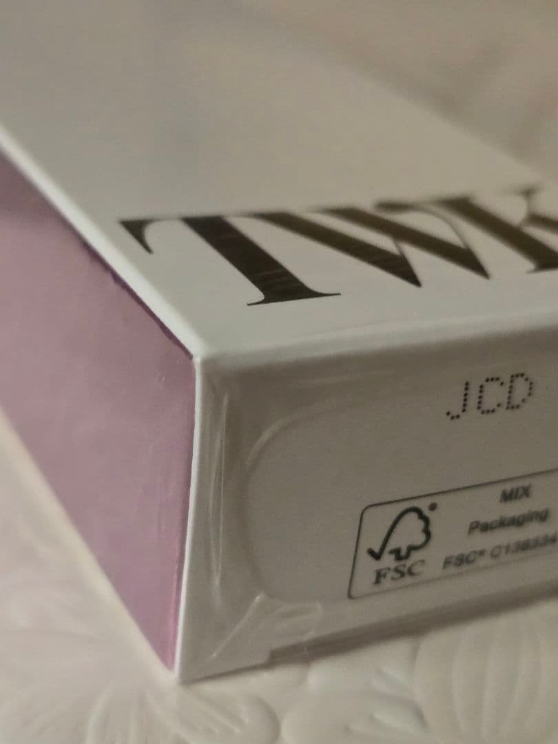 TWK フューチャースキンベースクリスタリュクス