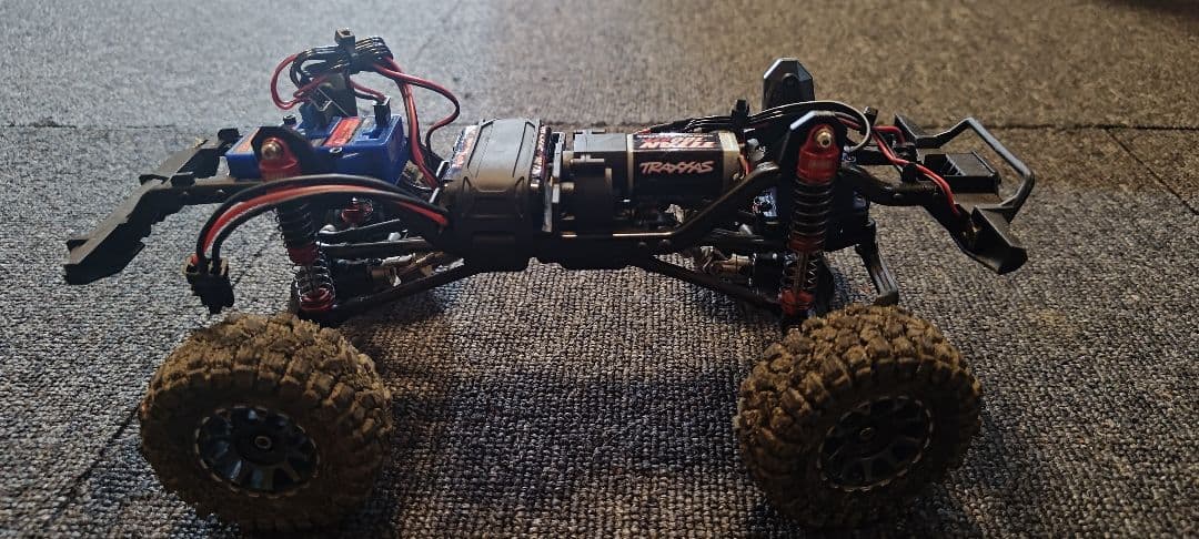 TRAXXAS　TRX4M ディフェンダー　たーたたーた