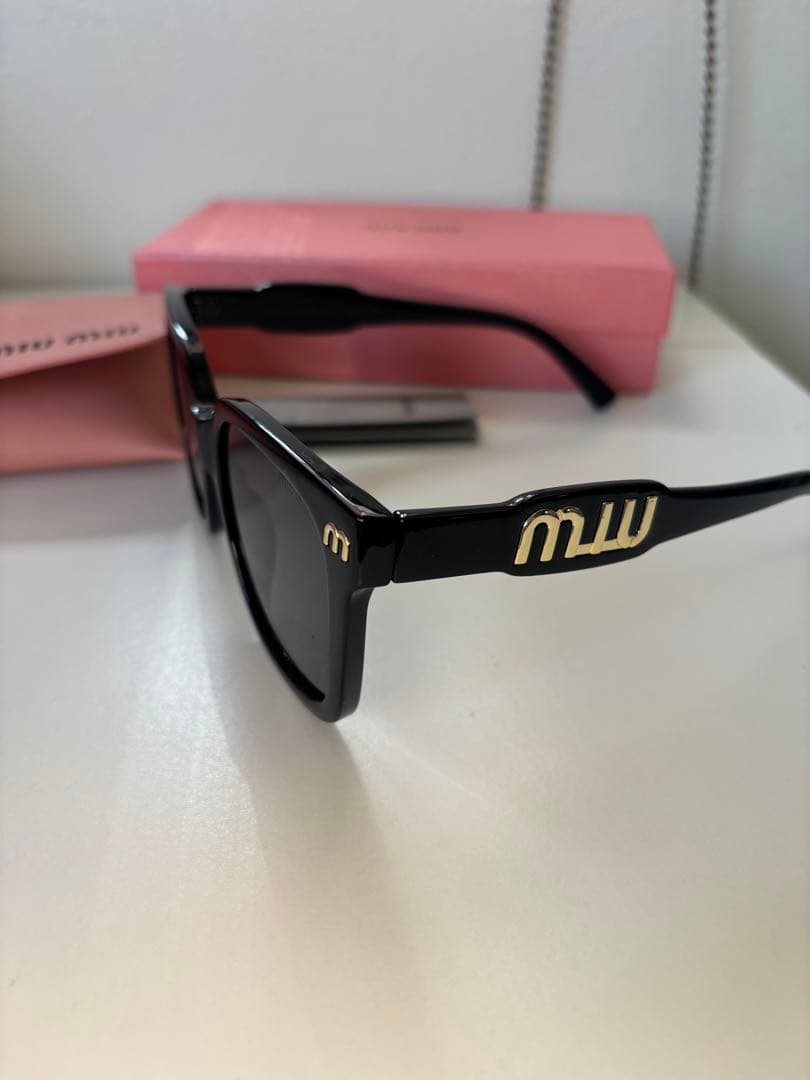 miu miu 刻印 サングラス　箱&メガネケース付き