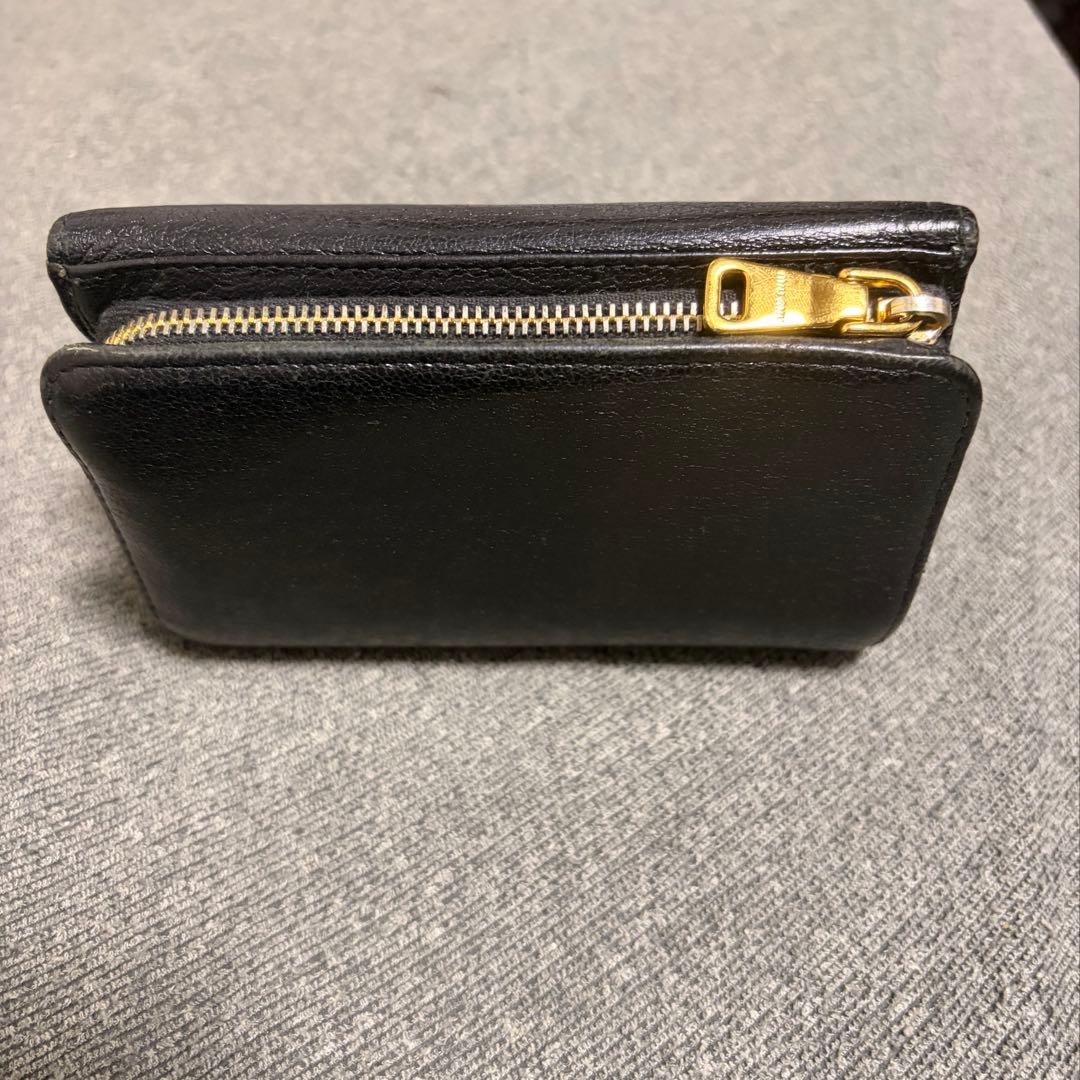 miumiu 財布　三つ折り　ポケット付き