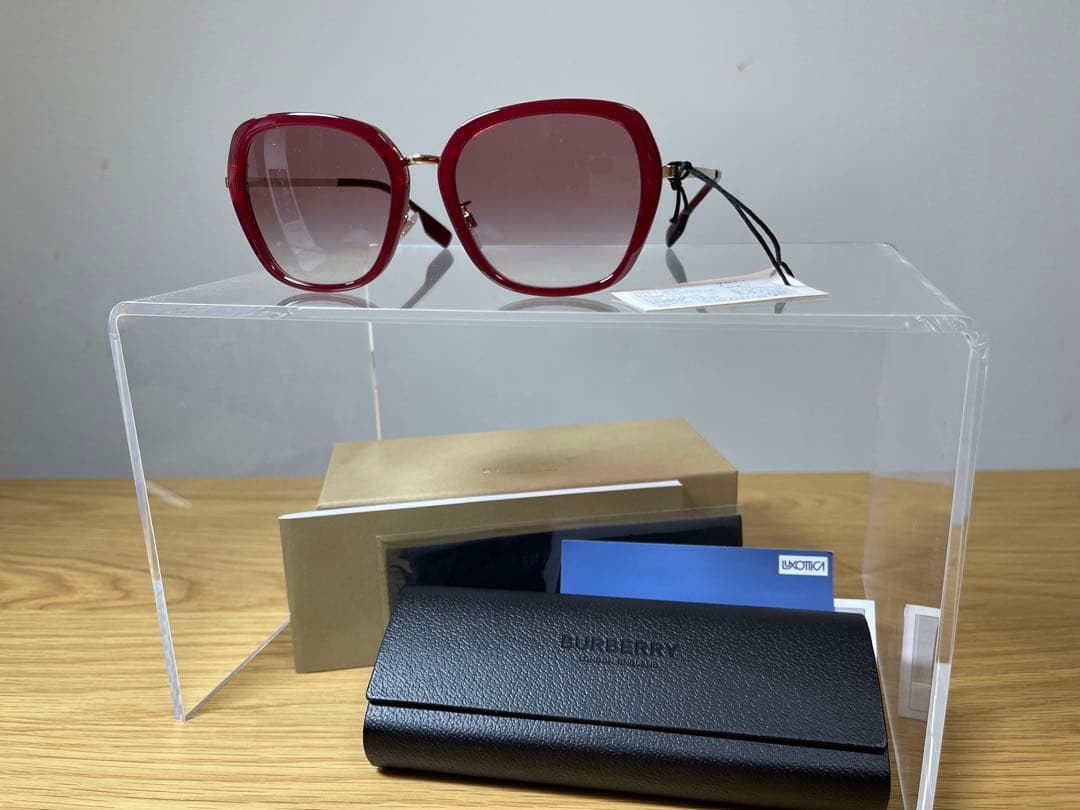 BURBERRY BE4311D 新品未使用　made in Italy