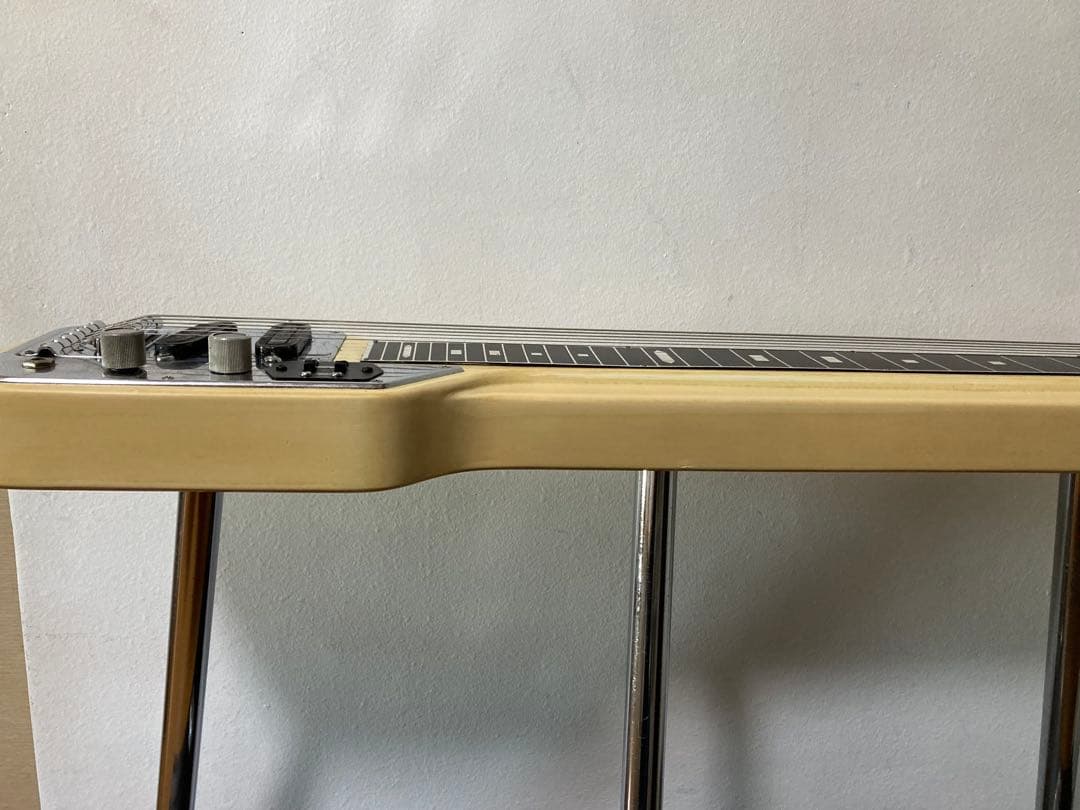Guyatone グヤ6弦スチールギター　スタンド、ケース付