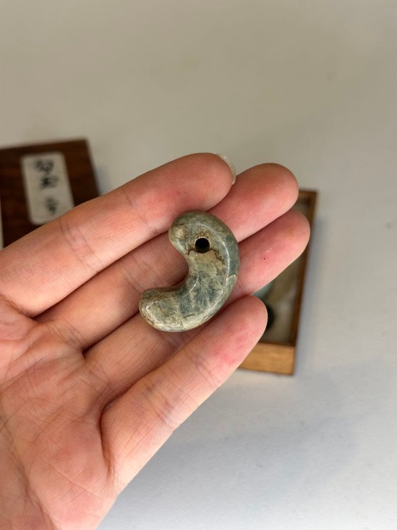 勾玉　三点　共箱付　翡翠・石製　玉石 時代物　古美術　骨董品
