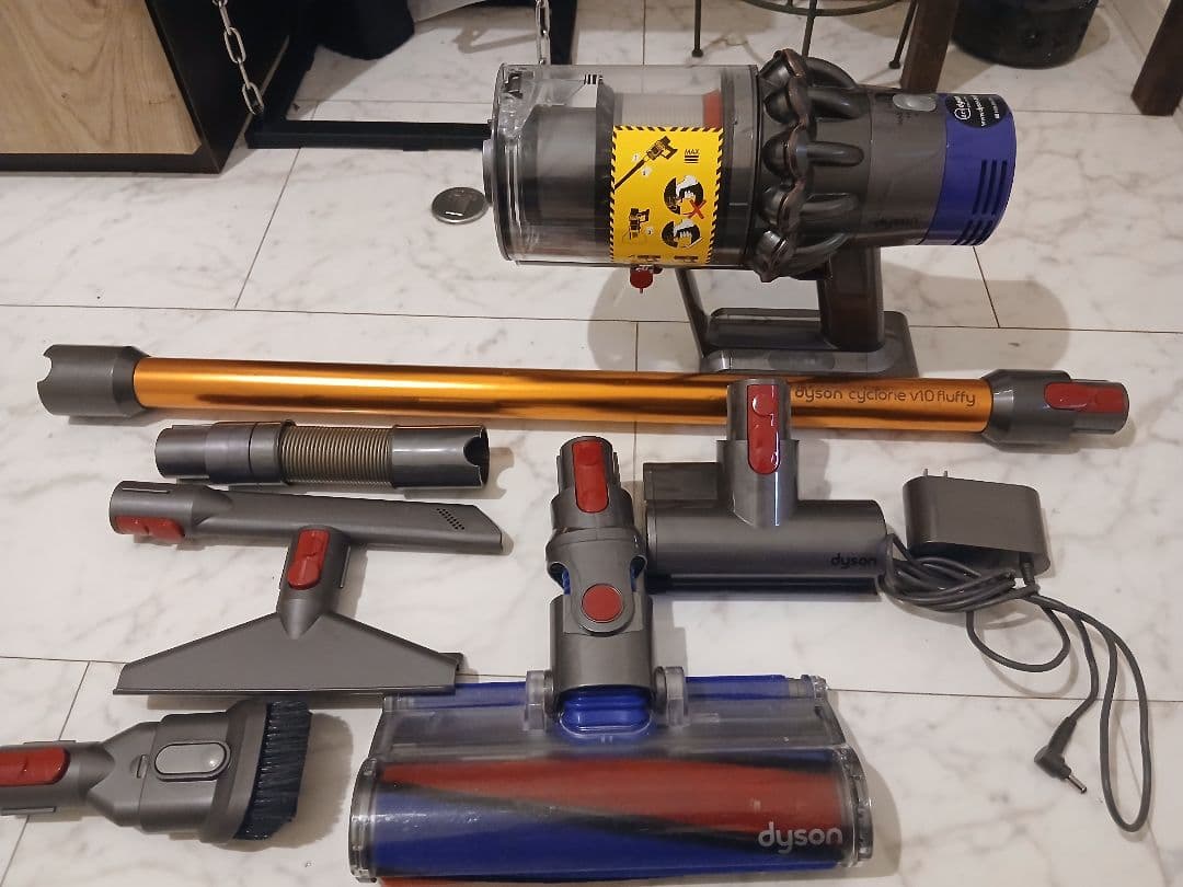 ア*ュ様 Dyson V10 Fluffy SV12 付属品多数 動作品