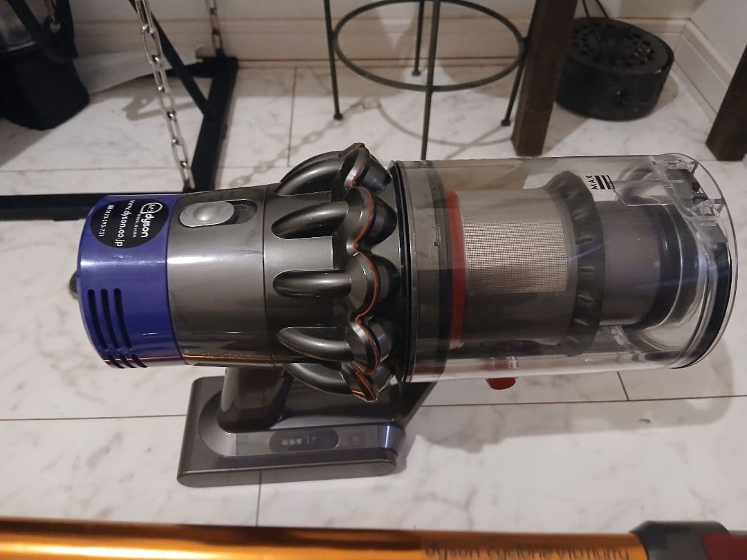ア*ュ様 Dyson V10 Fluffy SV12 付属品多数 動作品