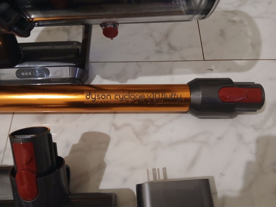 ア*ュ様 Dyson V10 Fluffy SV12 付属品多数 動作品