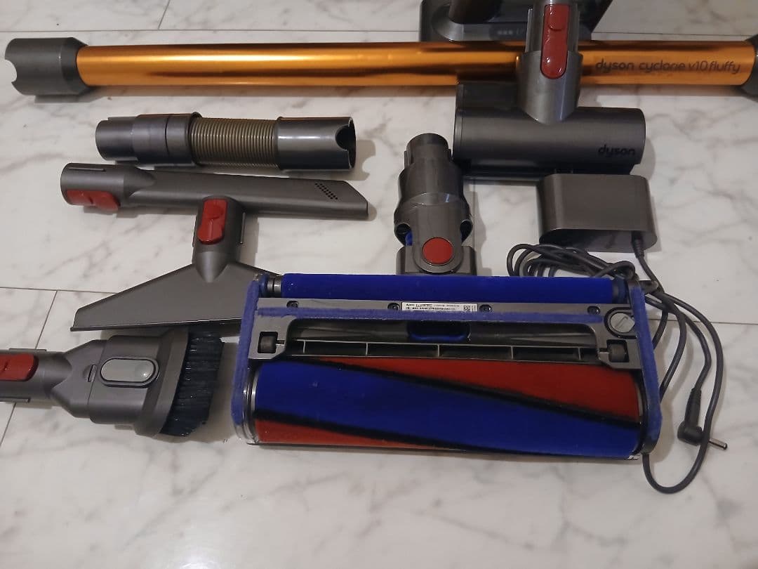 ア*ュ様 Dyson V10 Fluffy SV12 付属品多数 動作品