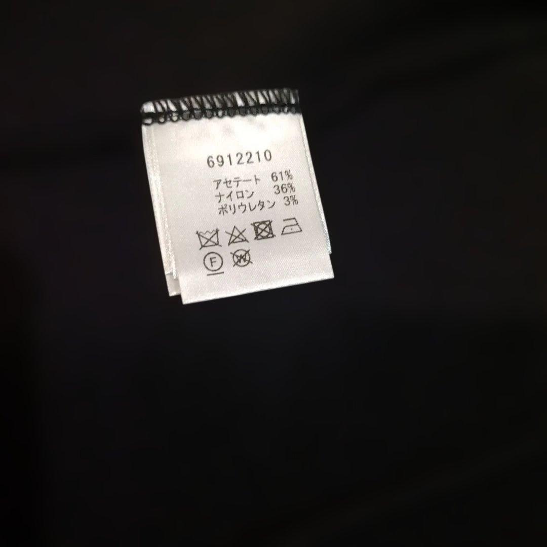 さらに！値下げしました！René 黒のパール付き長袖カーディガン