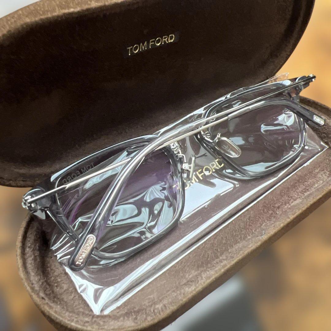 【TOM FORD】 TF1042-D 12A サングラス 52サイズ