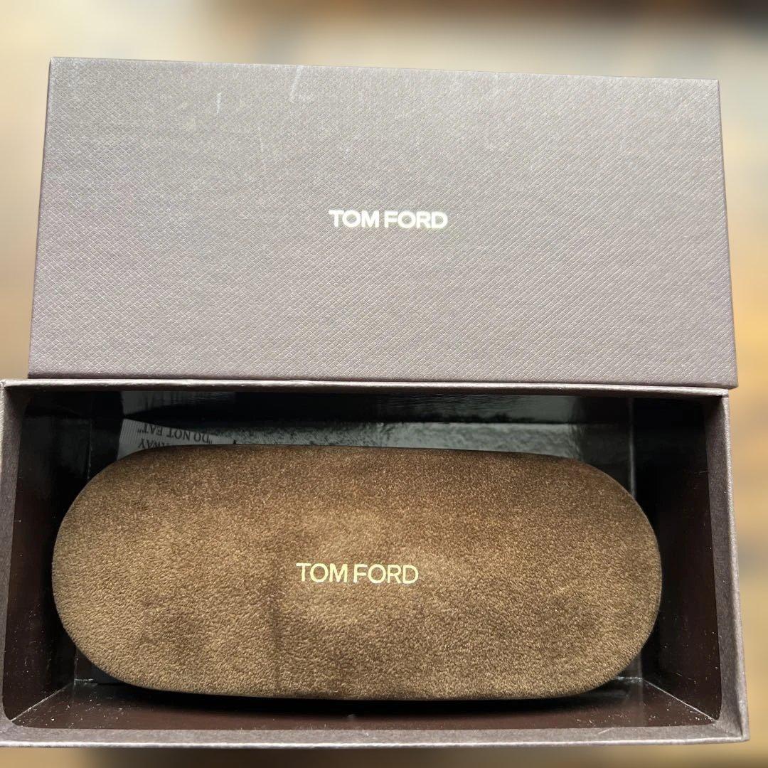 【TOM FORD】 TF1042-D 12A サングラス 52サイズ