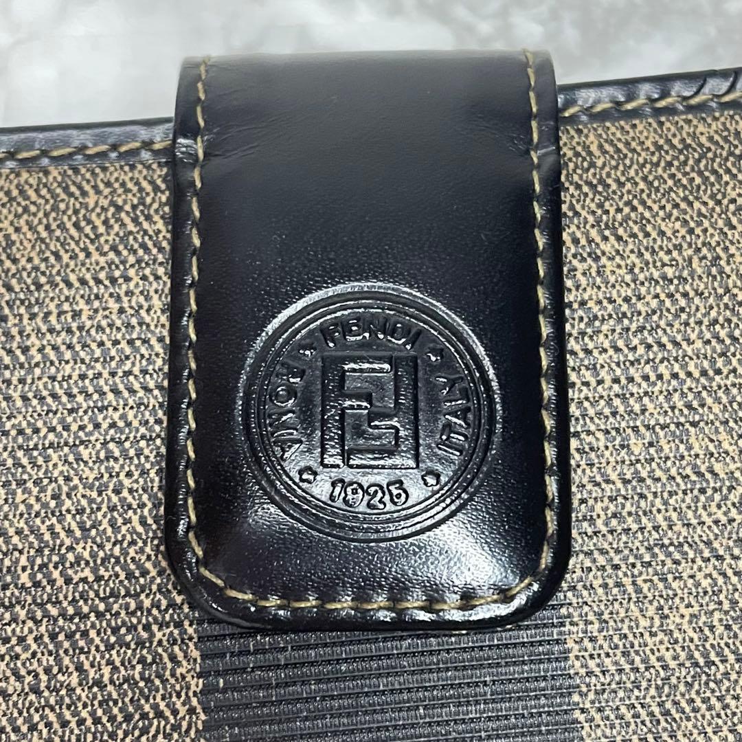 【美品】FENDI フェンディ ペカン柄二つ折り財布 Wホック PVC