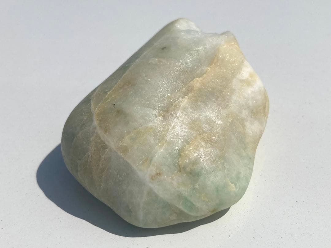 糸魚川翡翠　原石　高品質　85g