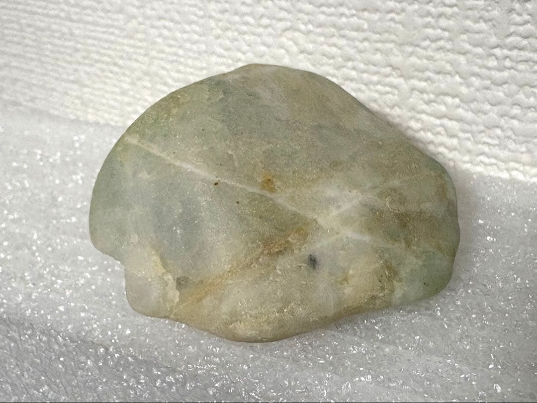 糸魚川翡翠　原石　高品質　85g