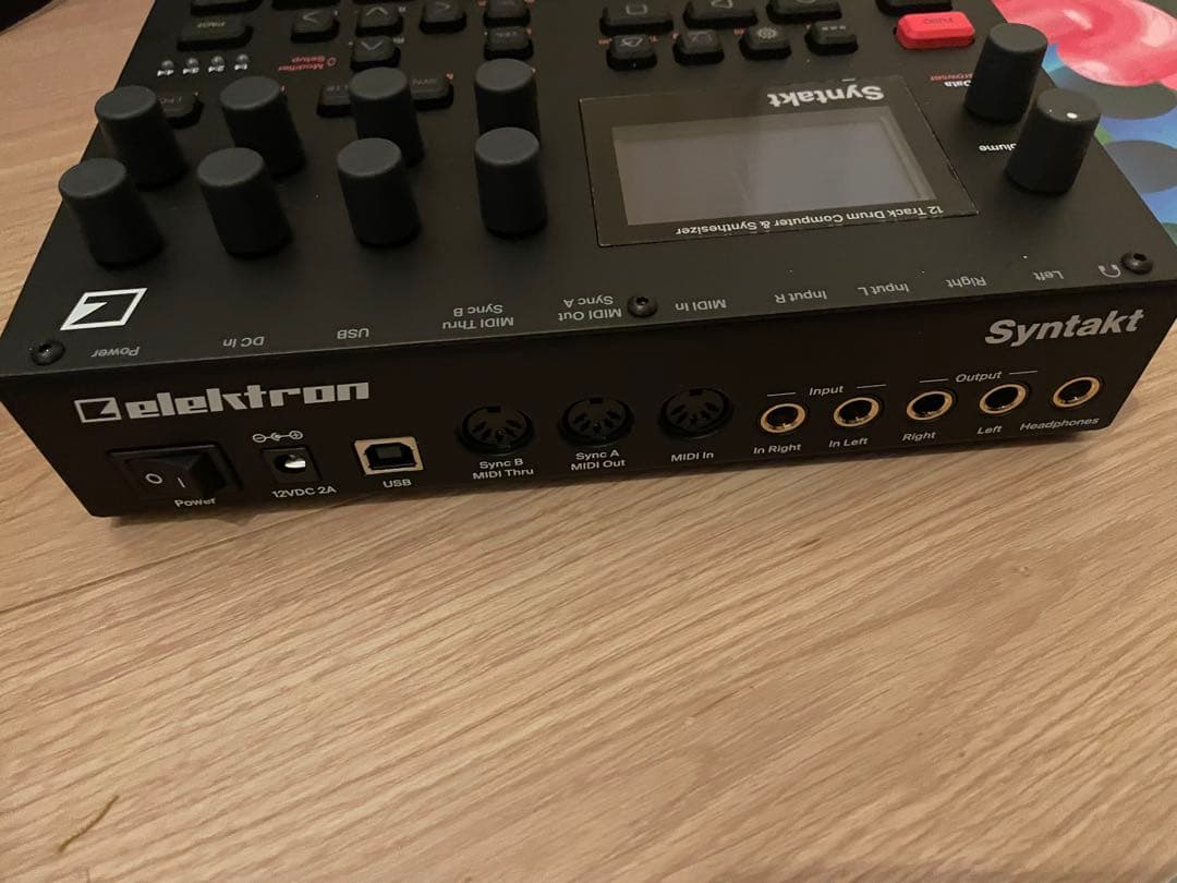 Elektron Syntakt STK-1 12トラックシンセサイザー