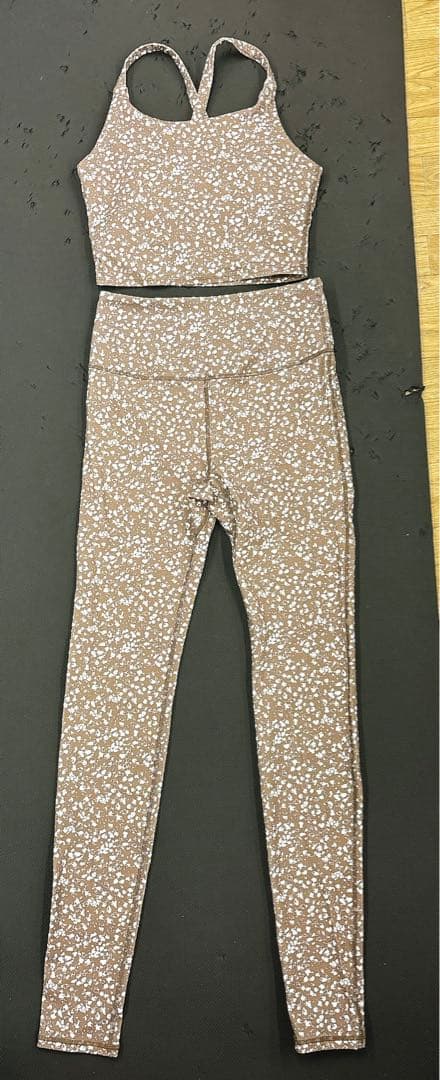 【emmi】 【未使用品】ヨガウェア レギンス&ブラトップセット ブラウン
