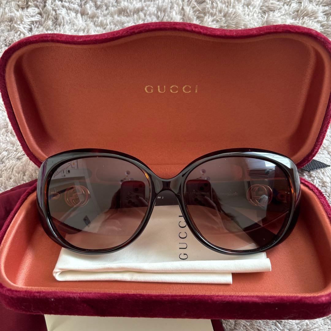 GUCCI ラウンド型サングラス ブラック