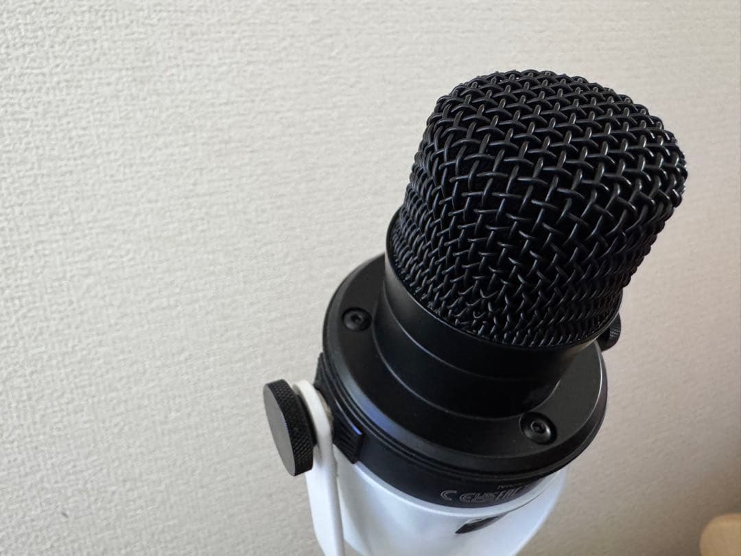 美品　SHURE MV7+　ホワイト　ダイナミックマイク　卓上スタンド付き