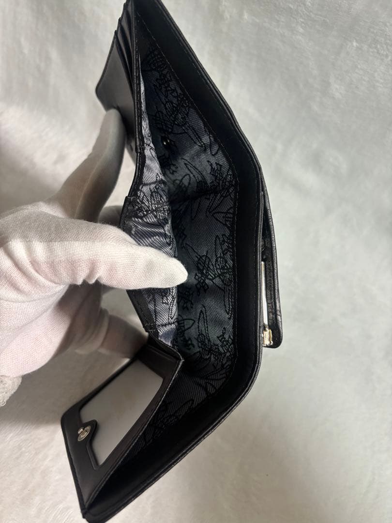 【内柄も素敵☆】Vivienne Westwood 三つ折り財布 マット 黒