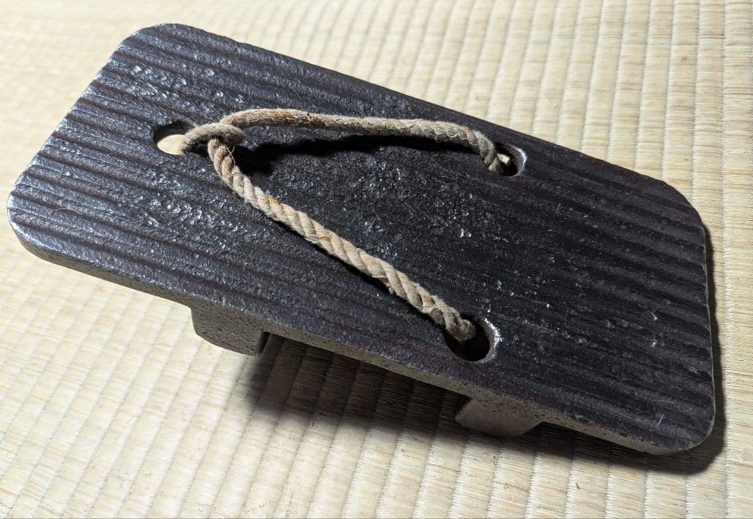 希少【日表】刻印 鉄下駄 2kg サビ除去・清掃済 美品 昭和レトロ 鉄鋳物
