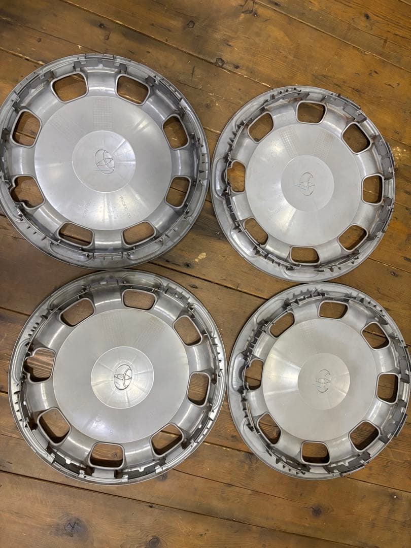 トヨタ シエンタ　15インチ ホイールカバー 4枚セット　中古品