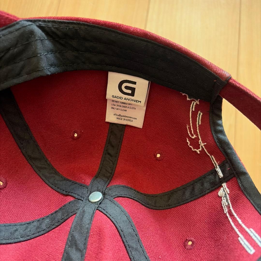 GADIDANONIEM刺繍キャップ バーガンディ