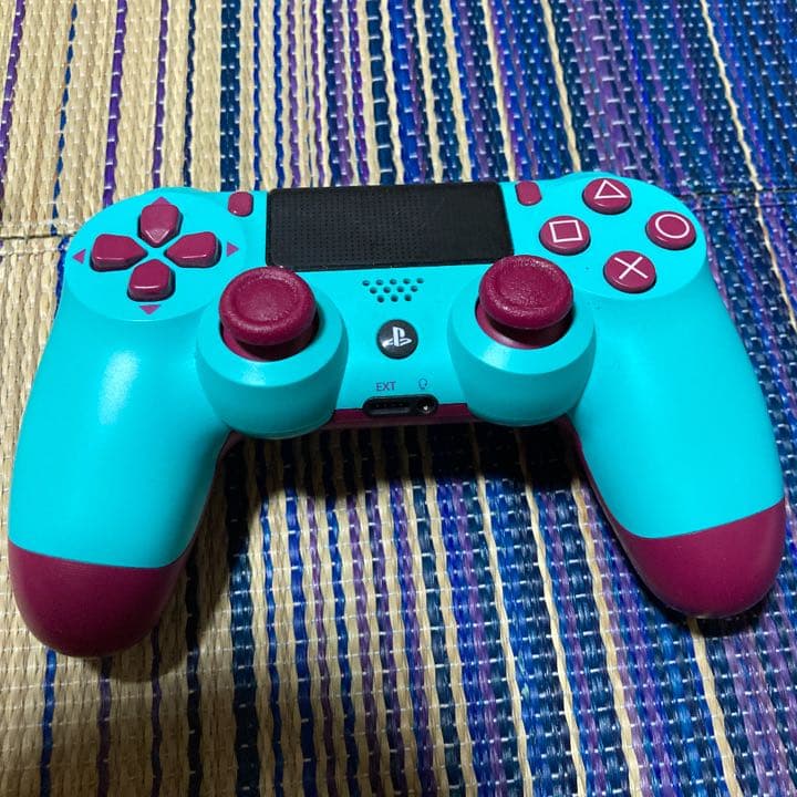 PS4本体1TB+ゲオ限定コントローラー+ソフト1つ