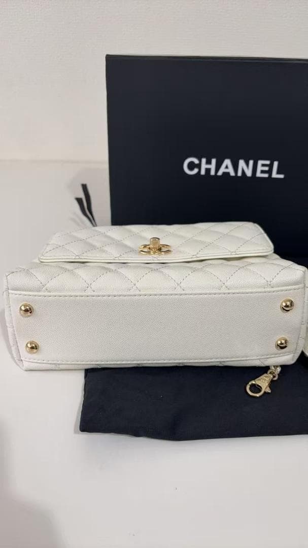 CHĄNEL ホワイト キルティング ハンドバッグ