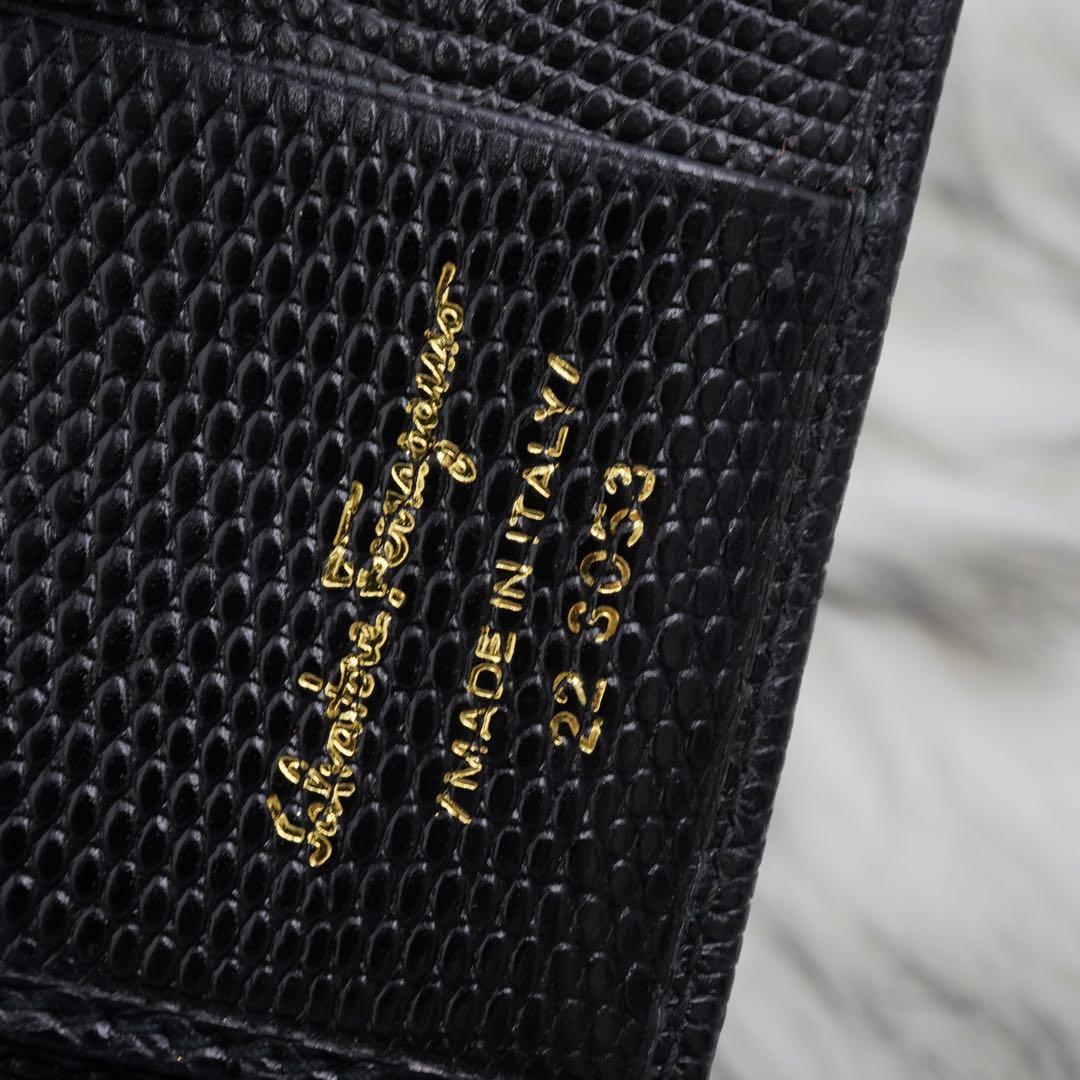 未使用品　Salvatore Ferragamo 二つ折り財布　ヴァラリボン　黒