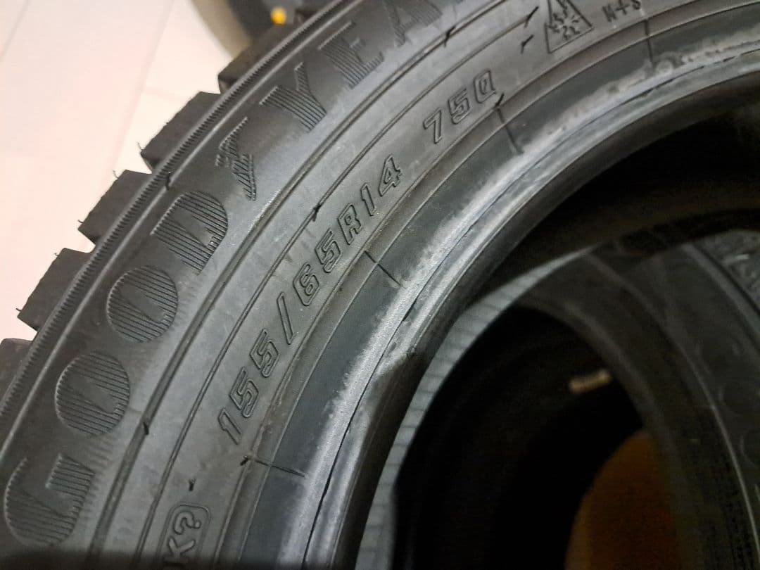 送料込　4本　新品未使用　グッドイヤー　アイスナビ8　155/65R14