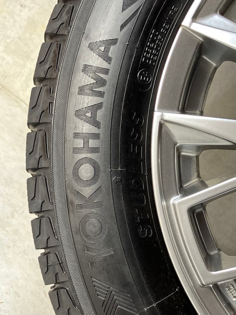 ①235/60R18 スタッドレスタイヤ ホイールセット レクサスNX用